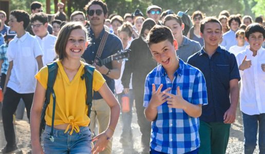 Kids in Shabbat parade